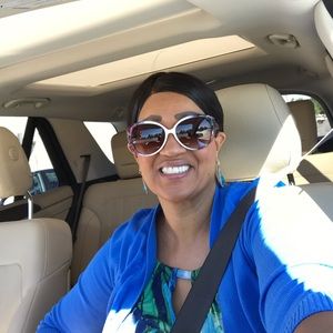 Meet your Posher, Lorrie